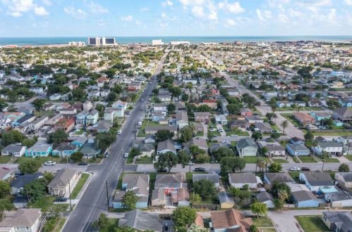 5507 Menard Ave, Galveston, TX 77551-4774