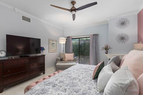 48127 Calle Seranas, La Quinta CA  92253-2205 exterior