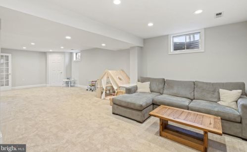 518 Fortress Cir, Leesburg VA  20175-8929 exterior