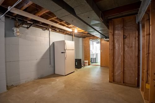 12 Redwood Dr, Greenville PA  16125-1130 exterior