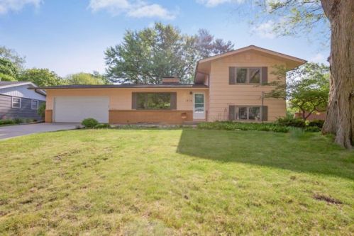 1710 Maxwell Ave, Ames, IA 50010-5538