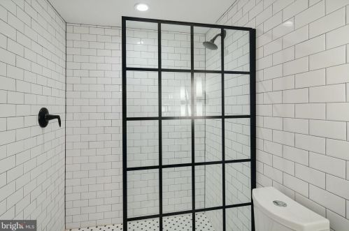 821 Fitzwater St, Philadelphia PA 19147-2836 exterior