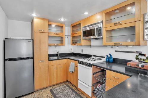 232 Rios Ave, Solana Beach CA  92075-1240 exterior