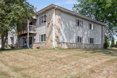 26532 Lilac Ln, Waterford WI  53185-4141 exterior
