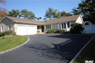 24 Clemson Ln, Woodbury, NY 11797-2221