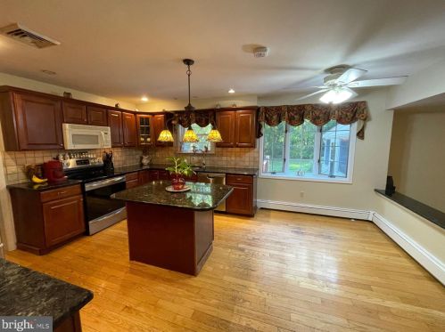 957 Powderhorn Dr, Lansdale PA  19446-5530 exterior