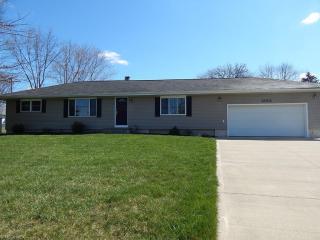 1253 Meadowbrook Blvd, Brunswick OH  44212-2828 exterior