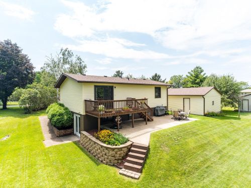 211 Viking Ct, Holmen, WI 54636-9600