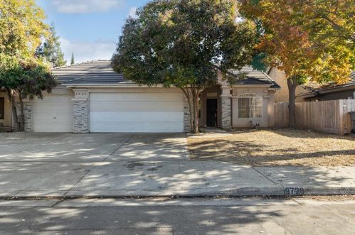 9728 Whitney Ave, Fresno, CA 93720-4673