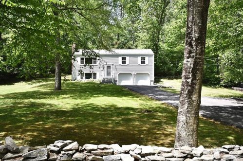 857 Shewville Rd, Gales Ferry, CT 06339-1327