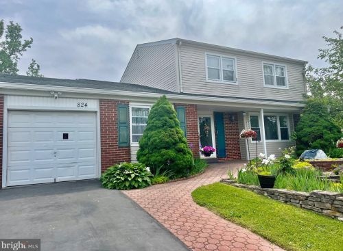 824 Hanford Rd, Fairless Hills, PA 19030-2521