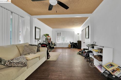 2283 80th Ave, Oakland CA  94605-3266 exterior