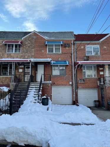 2935 Hering Ave, Bronx, NY 10469-5216