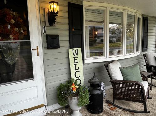 26 Racoon Dr, Hazlet NJ  07730-1418 exterior