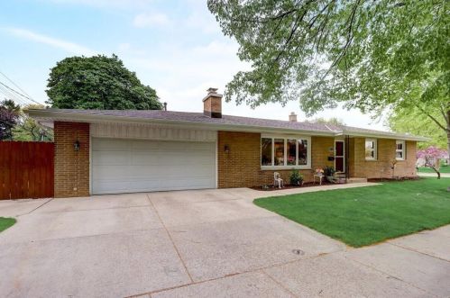 5101 18th St, Milwaukee, WI 53221-3501