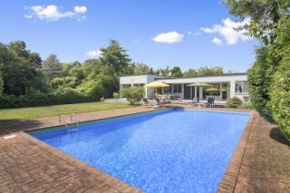 252 Sebonac Rd, South Hampton NY  11968-2724 exterior