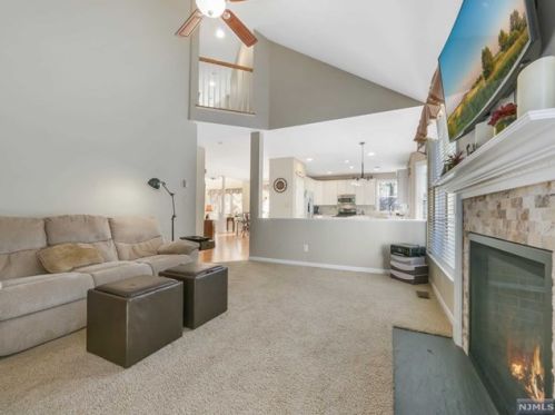 5 River Dell, Oakland NJ  07436-2302 exterior