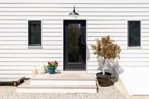 1270 Skunk Ln, Nassau Point, NY 11935-1656