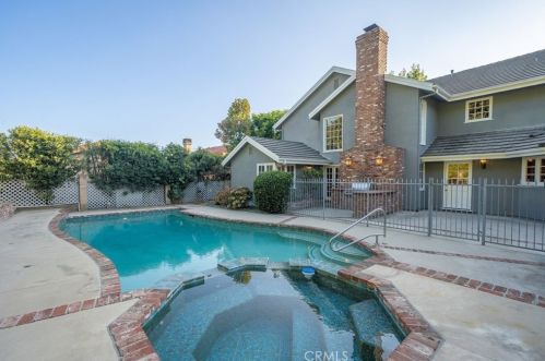 1022 Oak Canyon Ln, Glendora CA  91741-2256 exterior