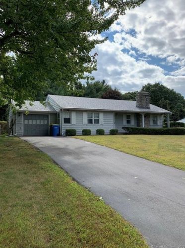 39 Skyline Dr, Waterbury, CT 06712-1735