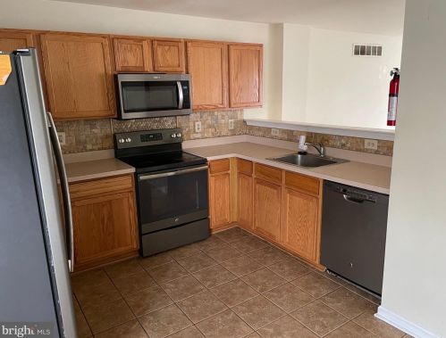 235 Northdown Dr, Dover DE  19904-9745 exterior