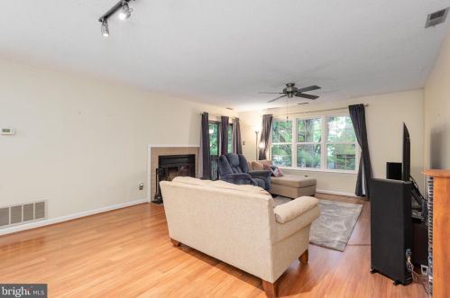 91 Dickinson Rd, Wayne, PA 19087-1218
