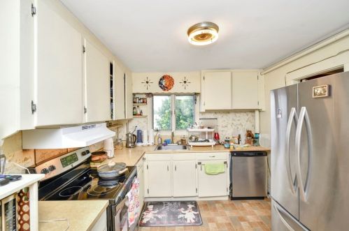 291 St, Dedham MA 02026-2044 exterior