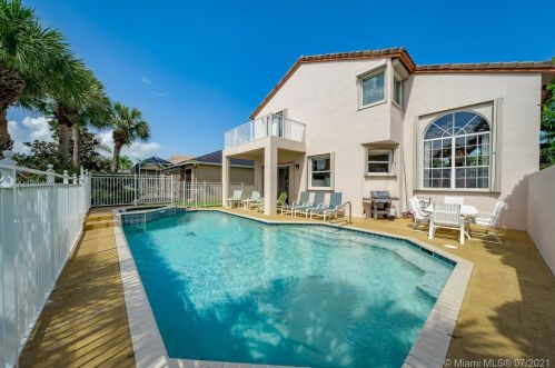 1483 158th Ave, Hollywood, FL 33027-2356