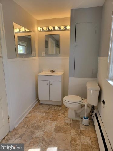 22 Barber Ave, West Deptford NJ  08096-2414 exterior