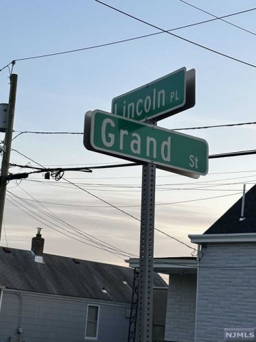 178 Lincoln Pl, Outwater NJ  07026-1730 exterior