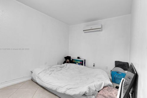 2637 9th Ct, Hialeah FL  33010-1223 exterior