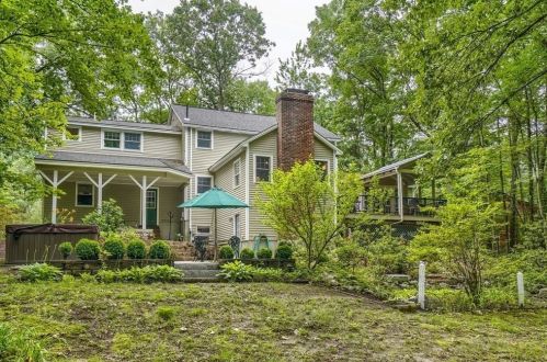 15 Danbury Cir, Amherst NH  03031-2016 exterior