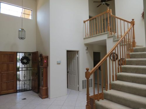 2565 Coronado Pl, Vista, CA 92081-8715