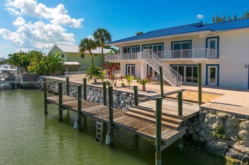 2000 Manor Ln, Marathon, FL 33050-2462