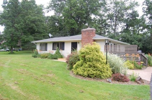 5 James St, Washingtonville, NY 10992-1405