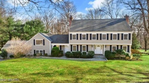 33 Easthill Rd, Stamford, CT 06903-3101