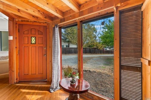 1233 Gloria Dr, Santa Rosa CA 95407-7483 exterior