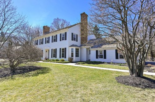 9641 Valley Hill Dr, Thiensville, WI 53092-5338