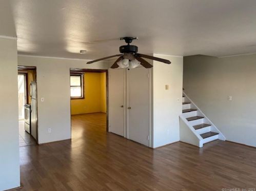 5 Avon Ln, Stamford, CT 06907-2521