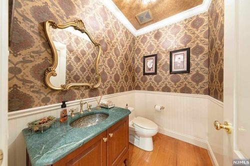 878 Seneca Rd, Franklin Lakes NJ  07417-2825 exterior