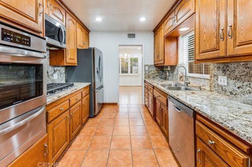 6620 Columbus Ave, Van Nuys CA  91405-4516 exterior
