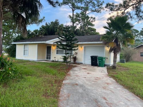 1297 Fountain Ave, Fort Pierce, FL 34953-2354