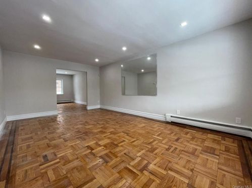 1415 Oakley St, Bronx, NY 10469-1517