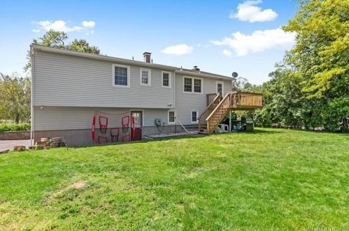 66 Todd Dr, North Haven CT  06473-1038 exterior