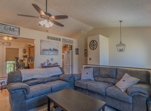 458 Ripple Crk Dr, Covington KY 41018-2694 exterior