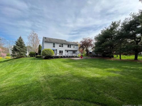 59 Tavern Cir, Middletown CT 06457-1563 exterior