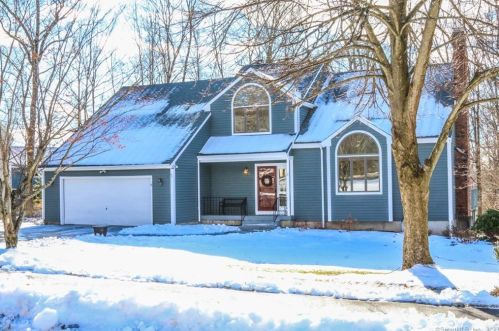 6 Virginia Ln, Unionville, CT 06085-1141