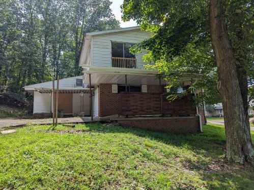 114 Locust St, Hopwood, PA 15445-2129