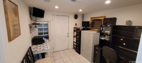 16931 Hart St, Van Nuys CA 91406-4507 exterior