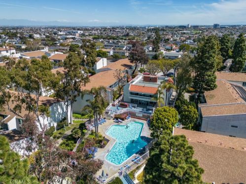607 Prospect Ave, Redondo Beach CA  90277-4459 exterior